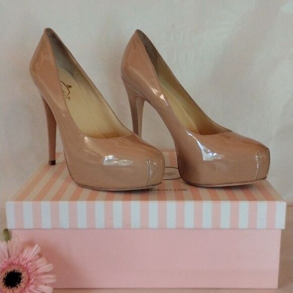 Footcandy Nude Patent Platform Pump - Picture 9 of 10